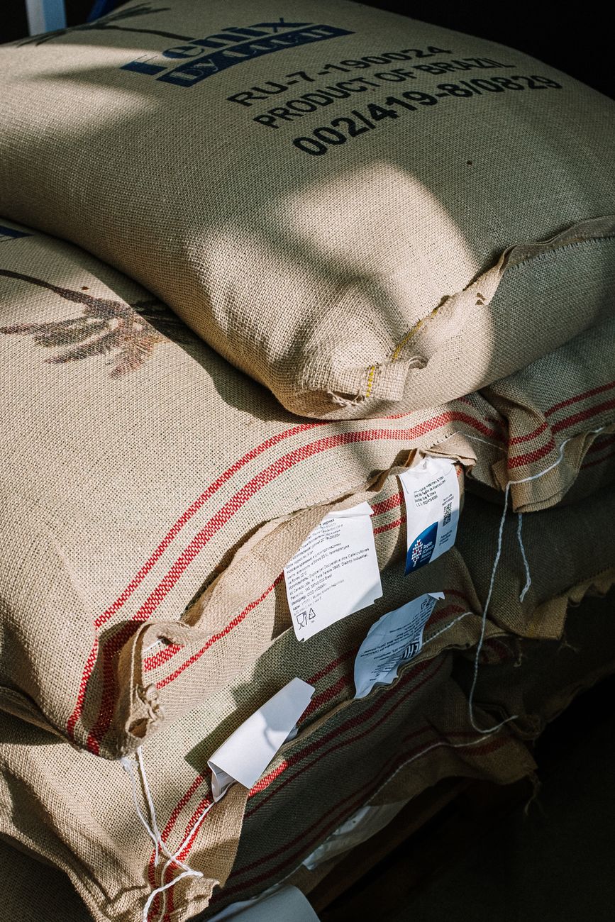 Sække med kaffe klar til engrossalg